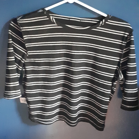 Cute crop top! - Picture 1 of 1